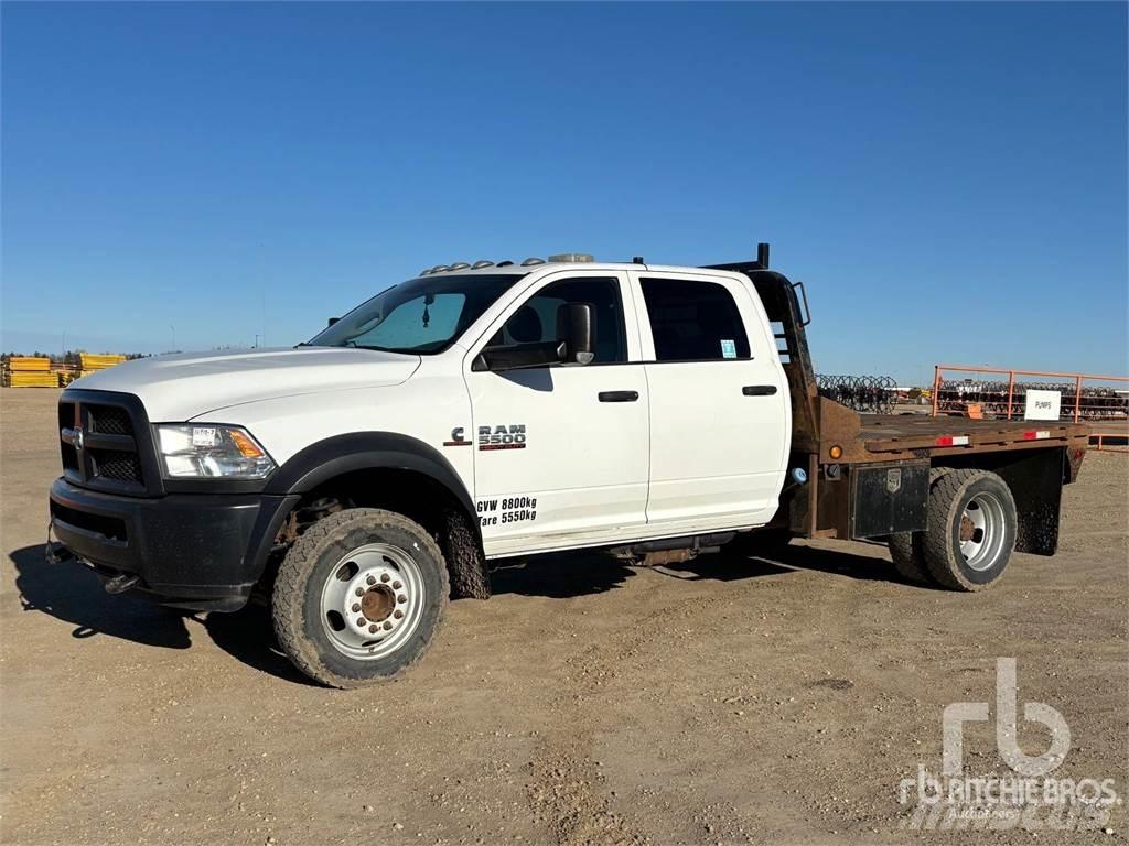 RAM 5500 Platós / Ponyvás teherautók