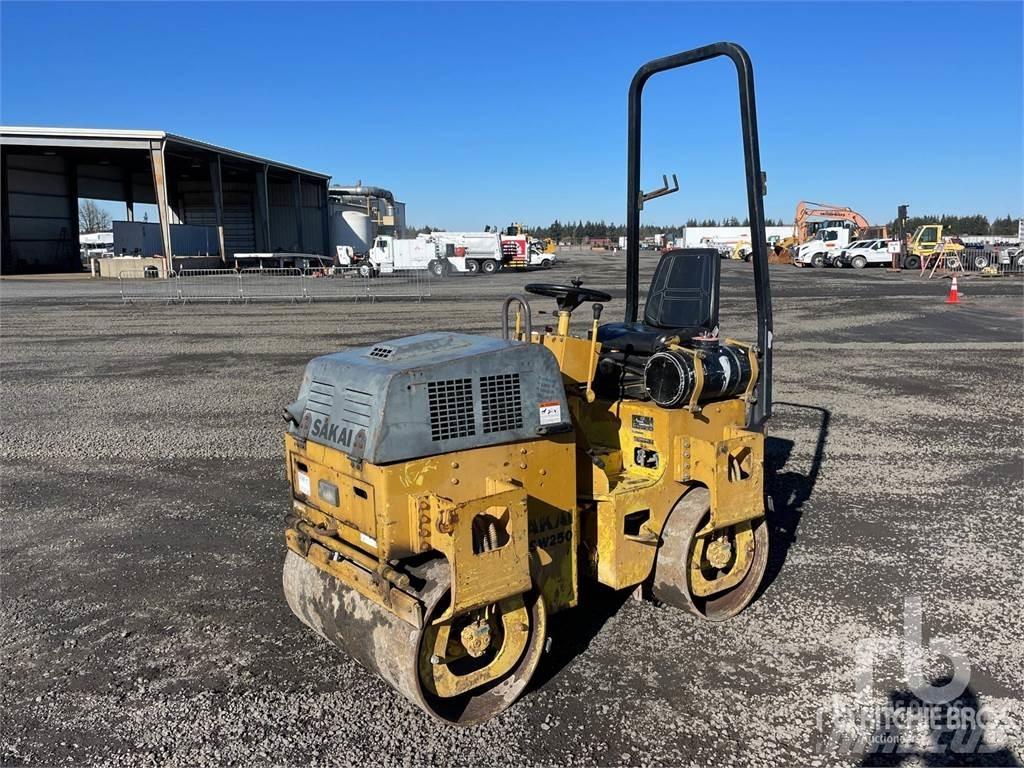 Sakai SW250 Ikerdobos hengerek