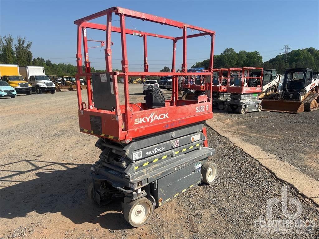 SkyJack SJ3219 Ollós emelők