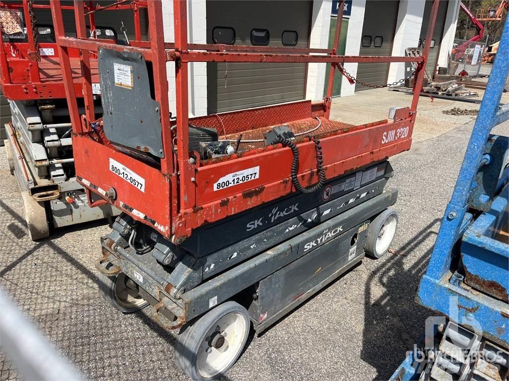 SkyJack SJ3220 Ollós emelők