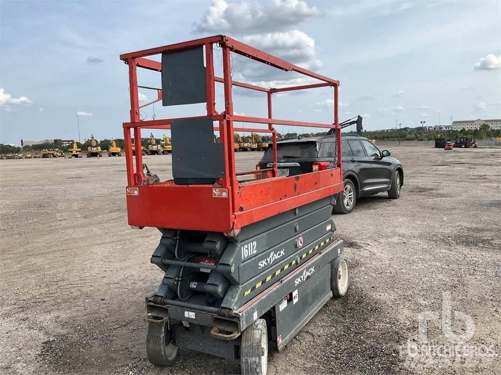 SkyJack SJ3226 Ollós emelők
