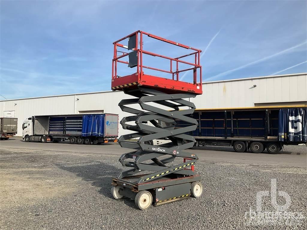 SkyJack SJ4632 Ollós emelők