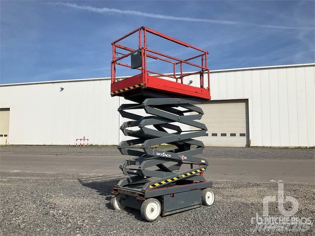 SkyJack SJ4632 Ollós emelők