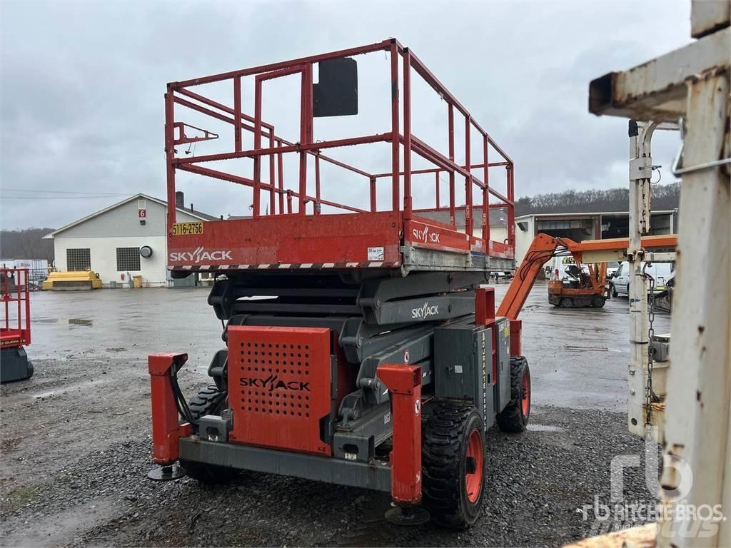 SkyJack SJ8841 Ollós emelők