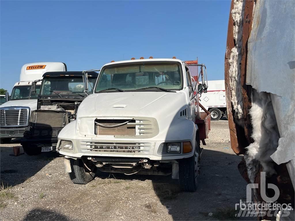 Sterling M7500 Platós / Ponyvás teherautók