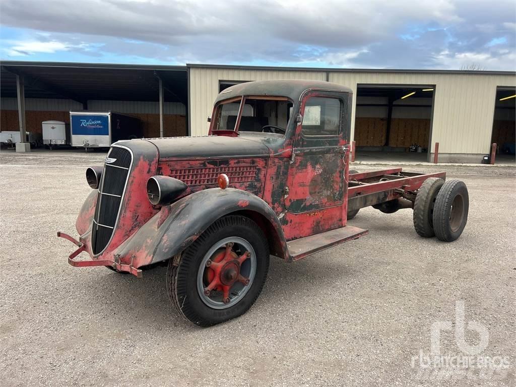  STUDEBAKER 4x2 Tartályos teherautók