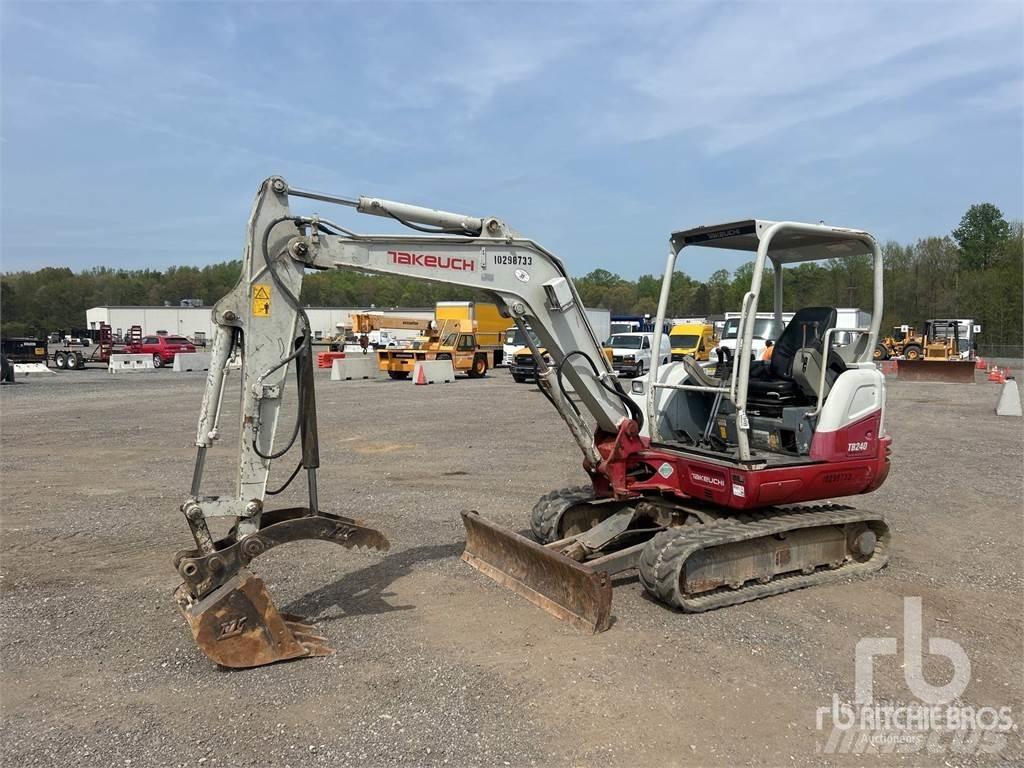 Takeuchi TB240 Mini kotrók < 7t