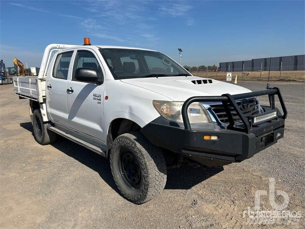 Toyota HILUX Kis teherszállító/Platós kocsi
