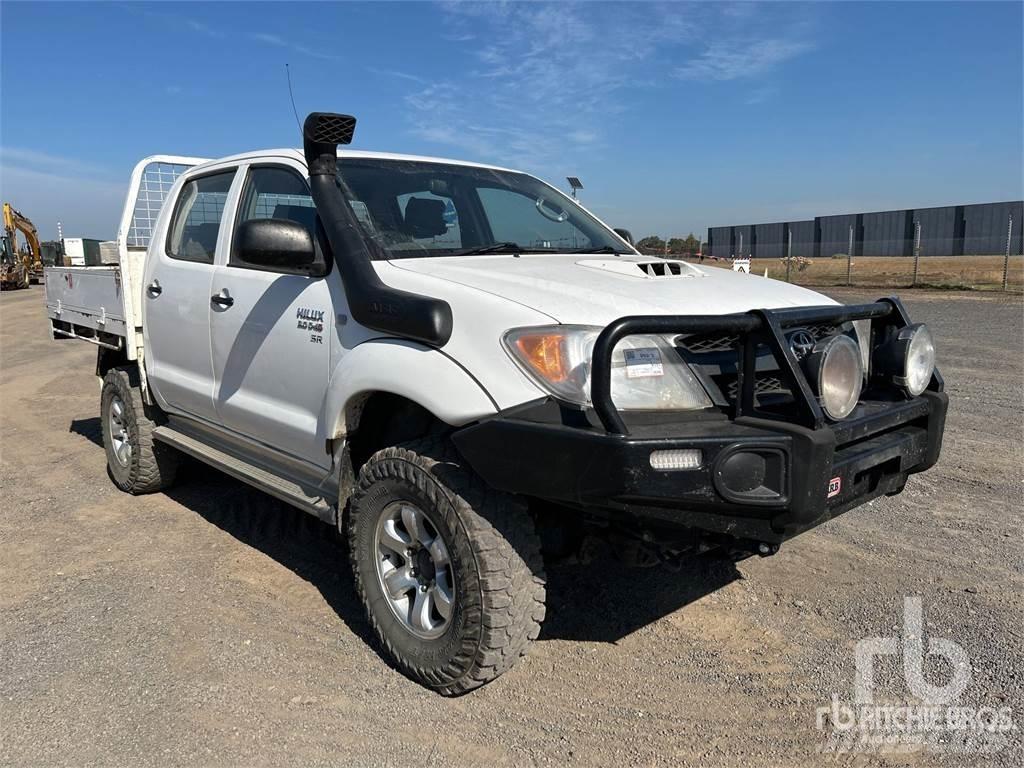 Toyota HILUX Kis teherszállító/Platós kocsi
