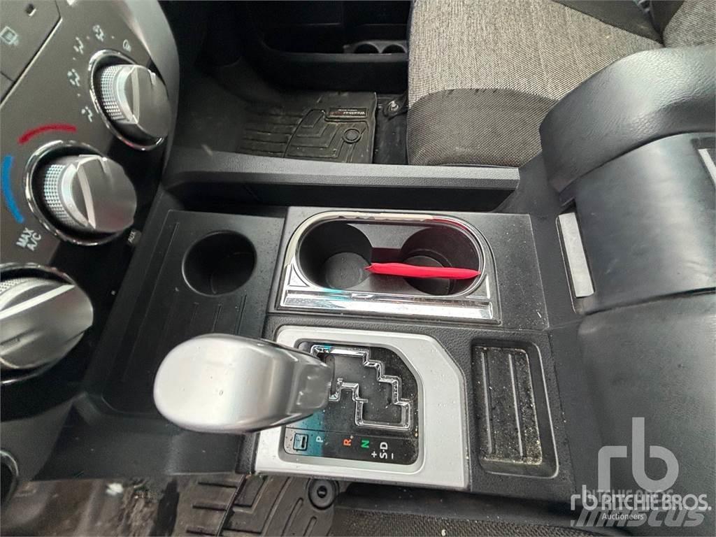Toyota TUNDRA Kis teherszállító/Platós kocsi