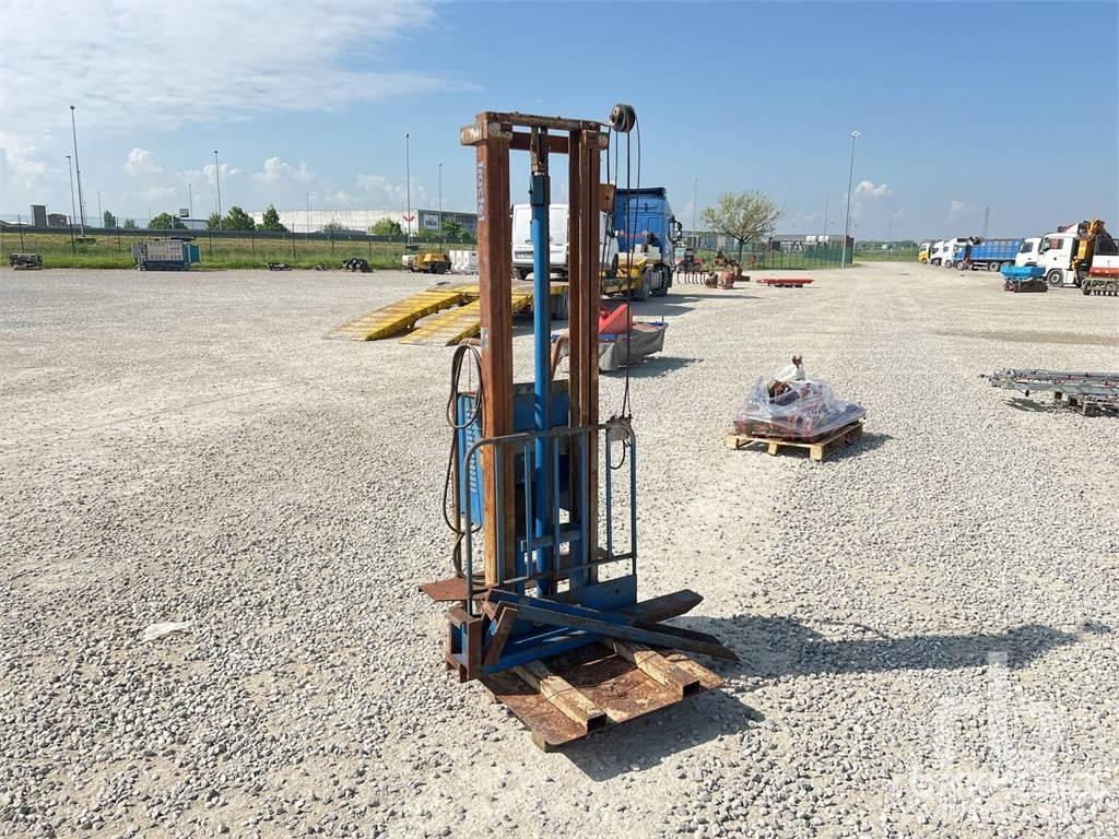  TRACTEL TL630 Raklap állványok