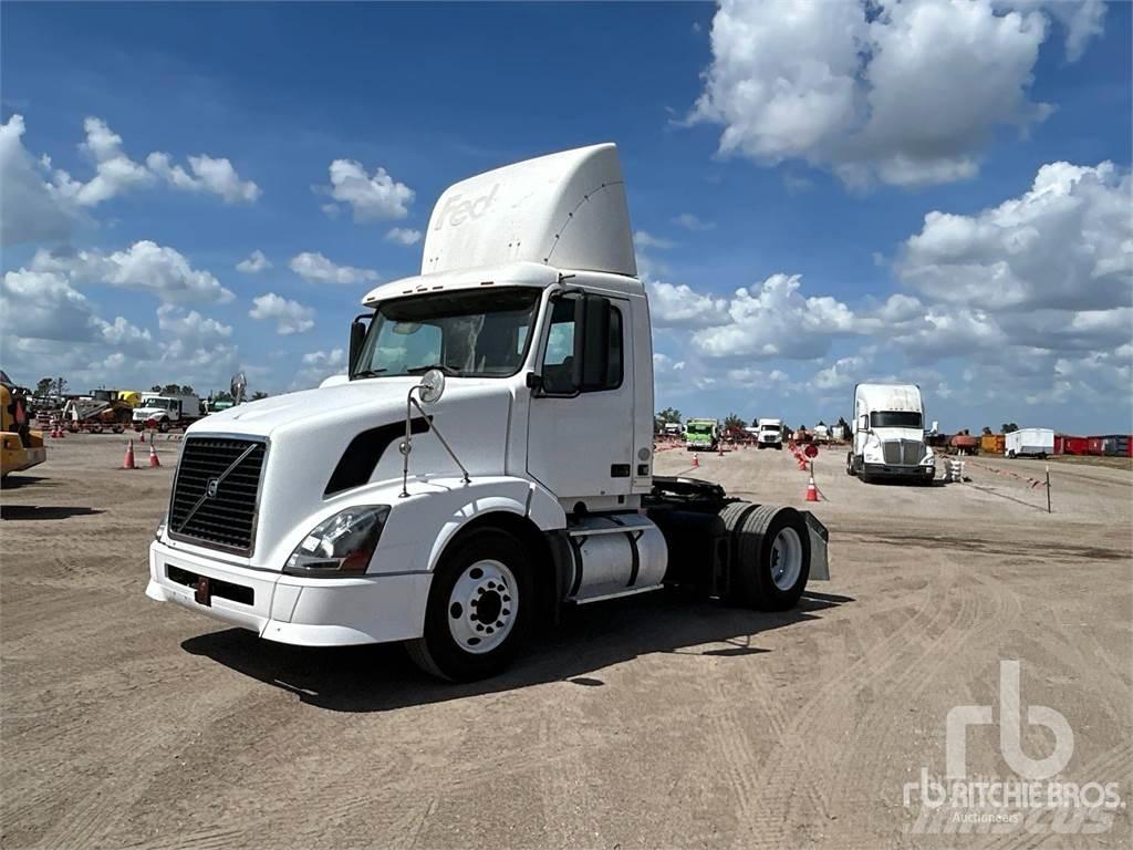 Volvo VNL300 Nyergesvontatók