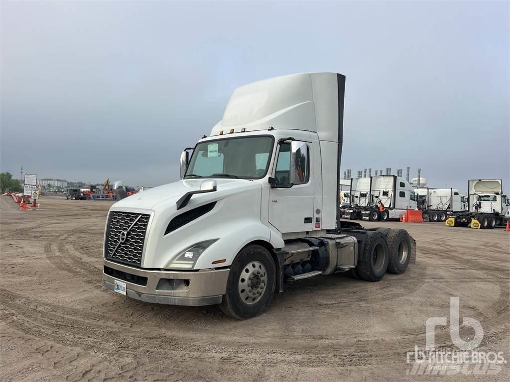 Volvo VNL300 Nyergesvontatók
