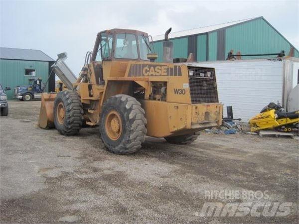 Case W30 Gumikerekes homlokrakodók