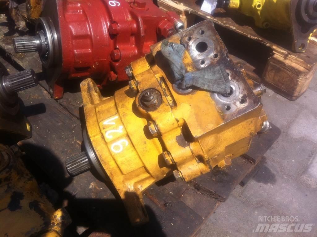 Komatsu E215... Motorok