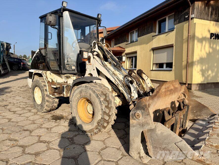 CAT 906 Gumikerekes homlokrakodók