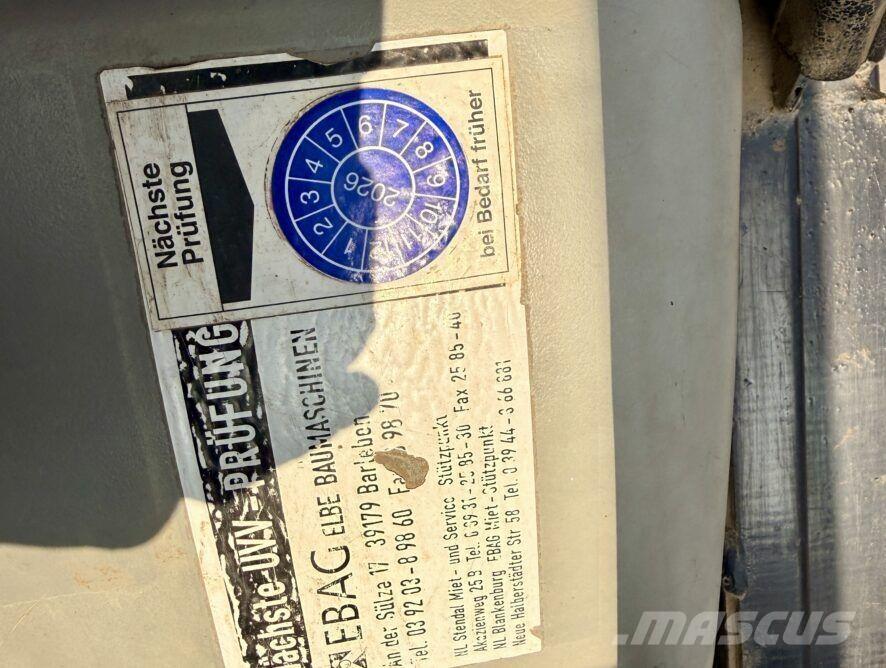 CAT 906 Gumikerekes homlokrakodók