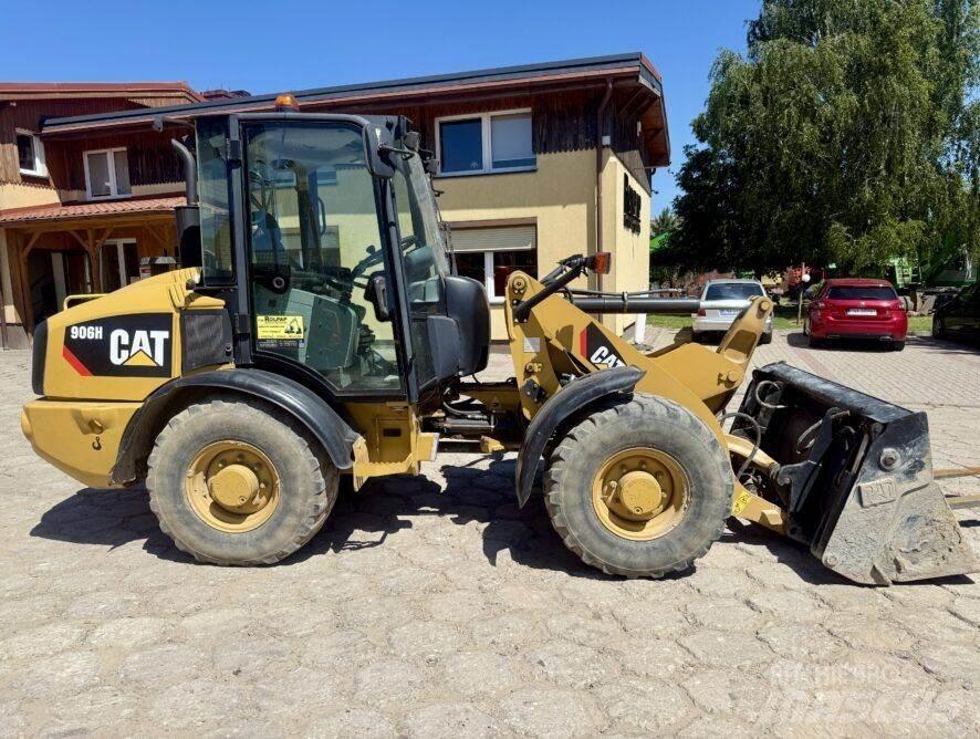 CAT 906H Gumikerekes homlokrakodók