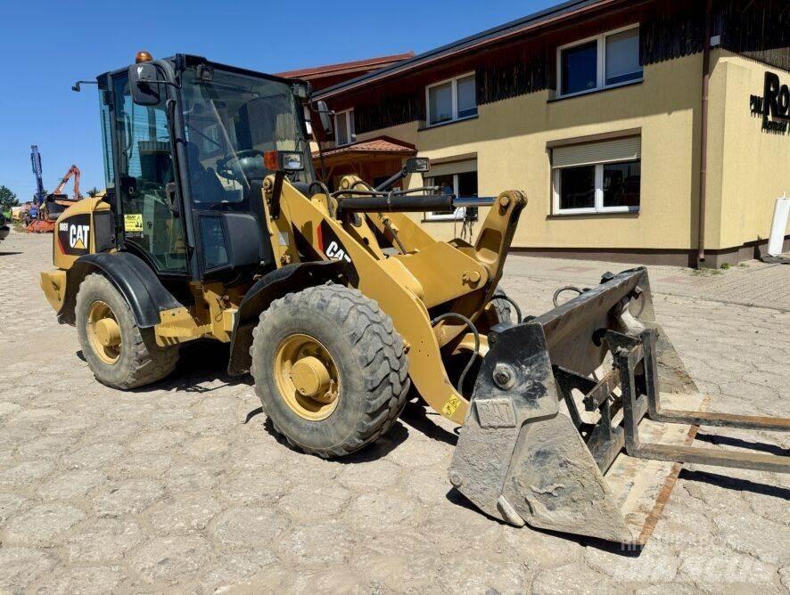 CAT 906H Gumikerekes homlokrakodók