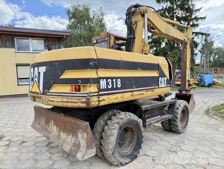 CAT M318 Gumikerekes kotrók
