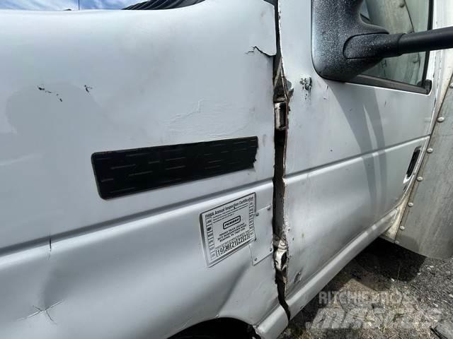 Ford E-350 Dobozos teherautók