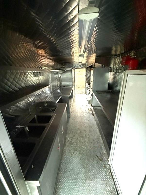 Ford E-350 Dobozos teherautók