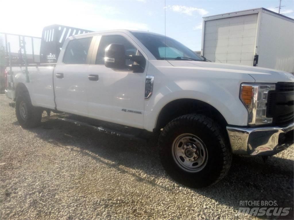 Ford F250 Kis teherszállító/Platós kocsi
