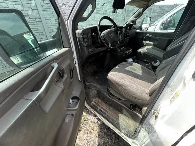 GMC Savana 4500 Dobozos teherautók