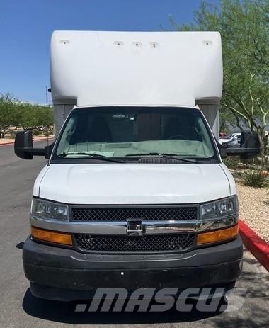 GMC Savana 4500 Dobozos teherautók