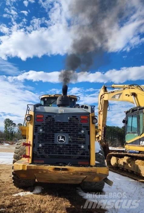 John Deere 824K Gumikerekes homlokrakodók