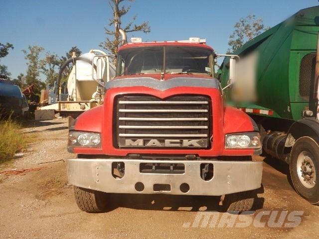 Mack GU713 Billenő teherautók