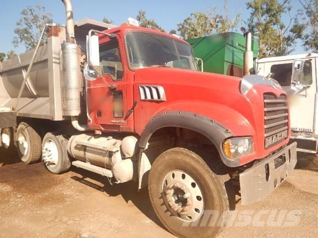 Mack GU713 Billenő teherautók