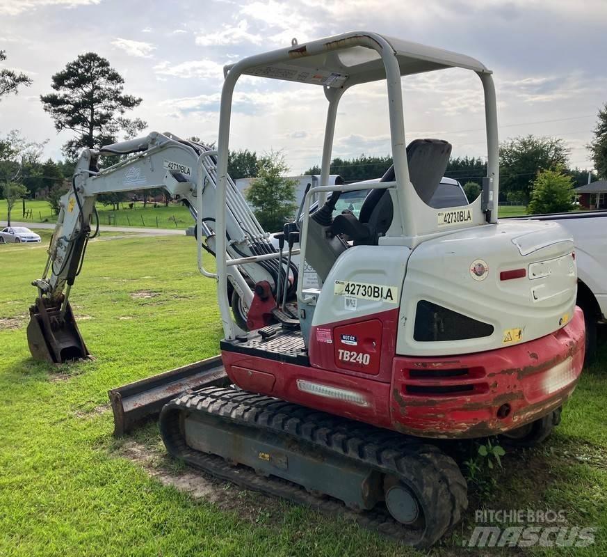 Takeuchi TB240 Közepes (midi) kotrók 7 t - 12 t