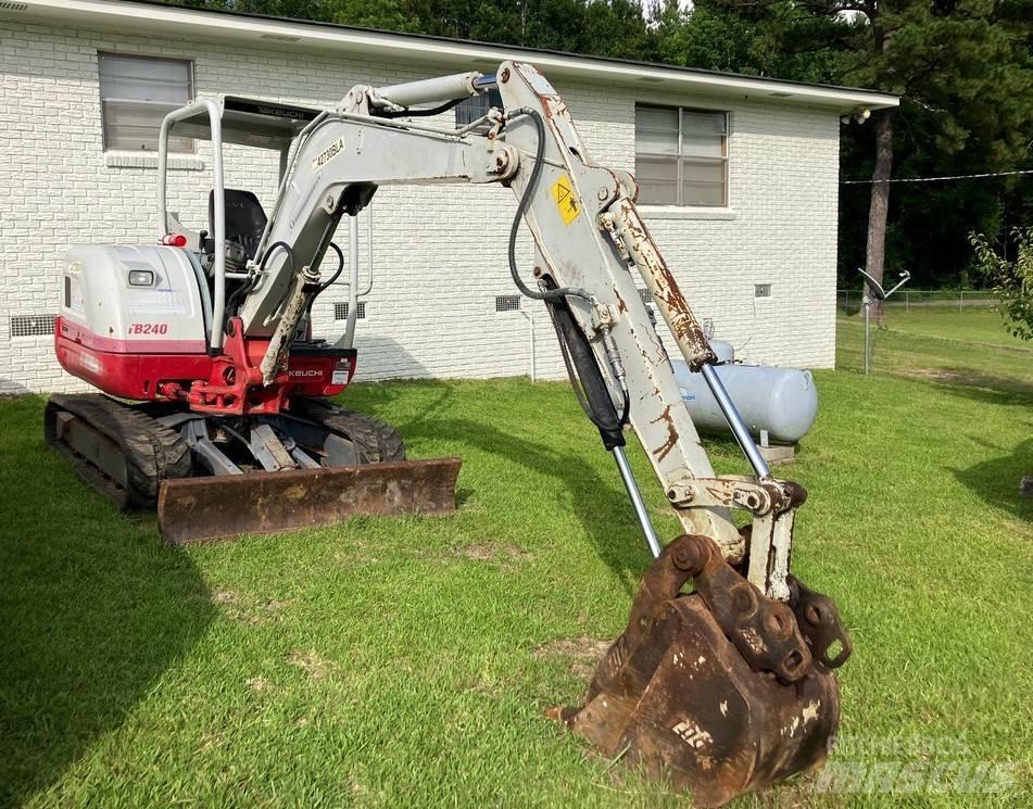 Takeuchi TB240 Közepes (midi) kotrók 7 t - 12 t