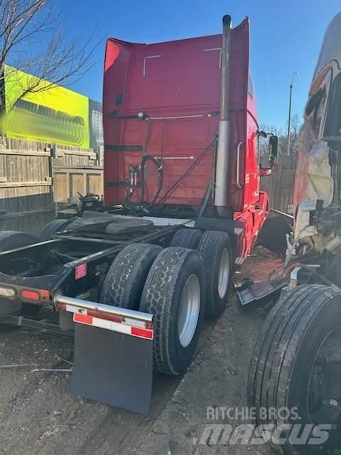 Volvo VNL64T670 Nyergesvontatók