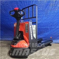 Raymond 8210 Kézi raklapemelő