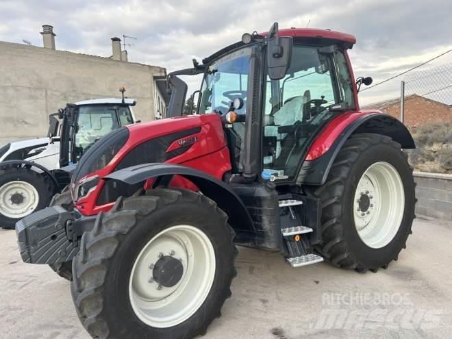 Valtra N135A Traktorok