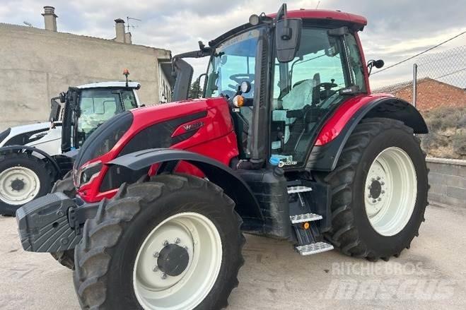Valtra N135A Traktorok