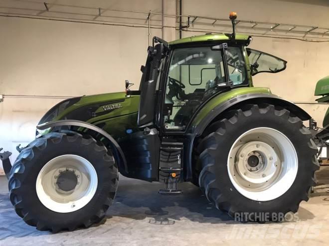 Valtra T235D Traktorok