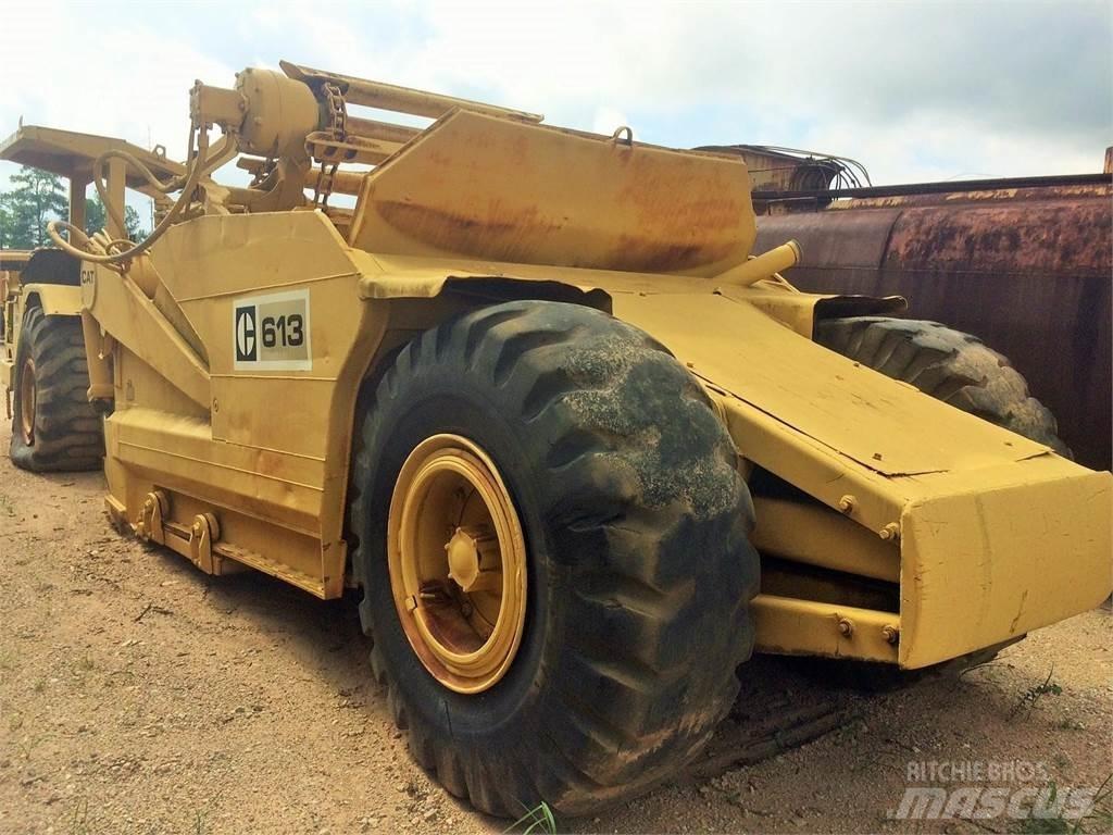 CAT 613 Földnyesők (szkréperek)