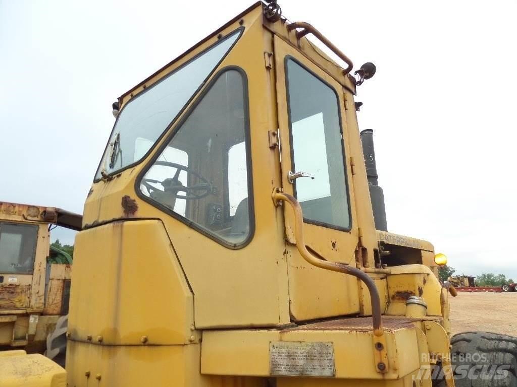 CAT 814 Gumikerekes homlokrakodók