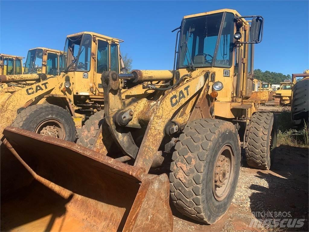 CAT 926E Gumikerekes homlokrakodók