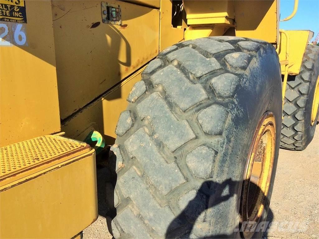 CAT 950F Gumikerekes homlokrakodók