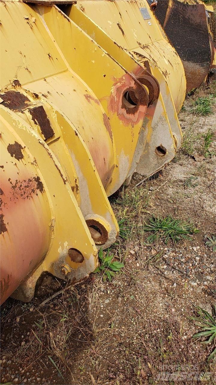 CAT 966 Tolólapok