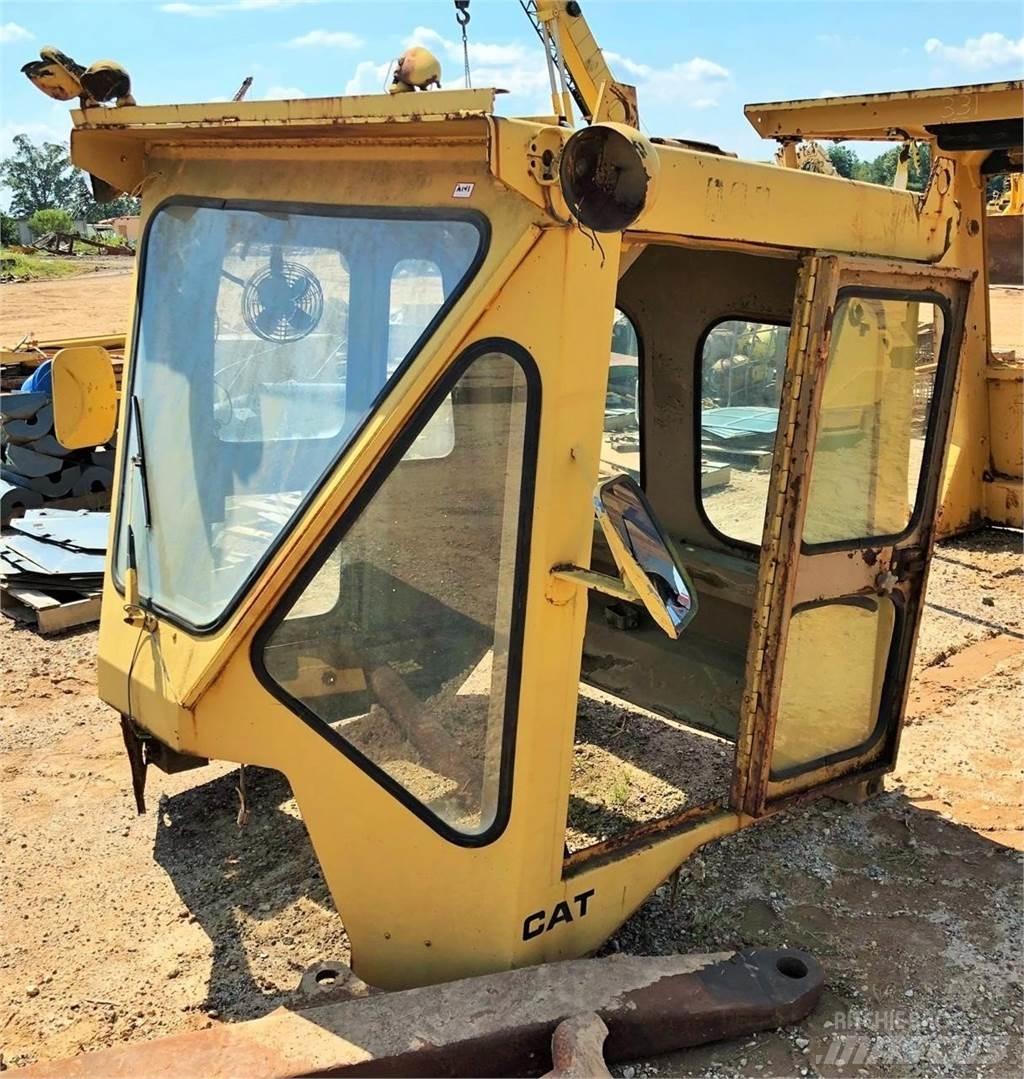 CAT 980C Vezetőfülke és belső tartozékok