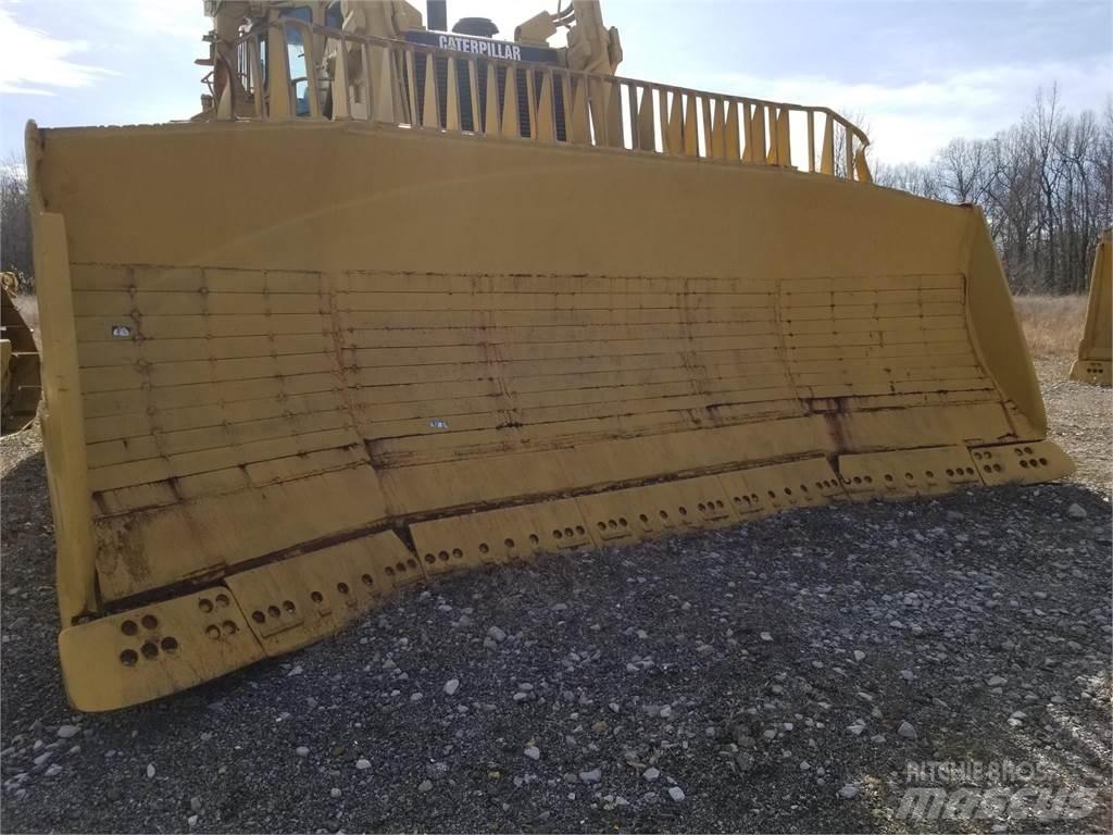 CAT D11N lánctalpas dózerek