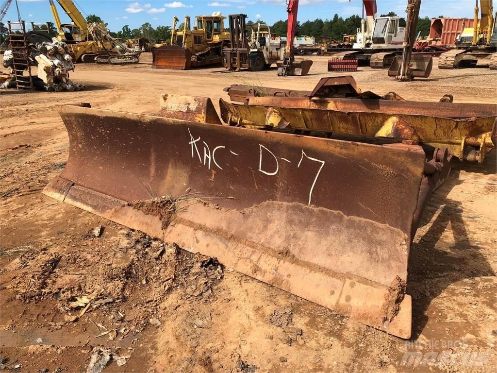 CAT D7 Tolólapok