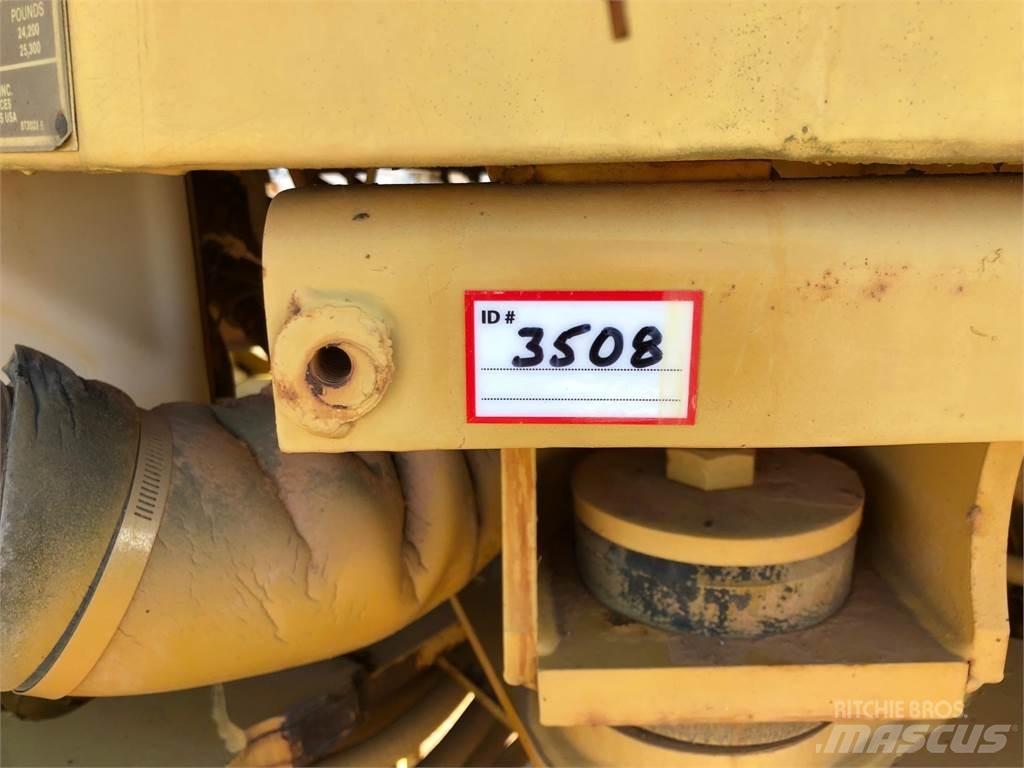 CAT IT18B Gumikerekes homlokrakodók