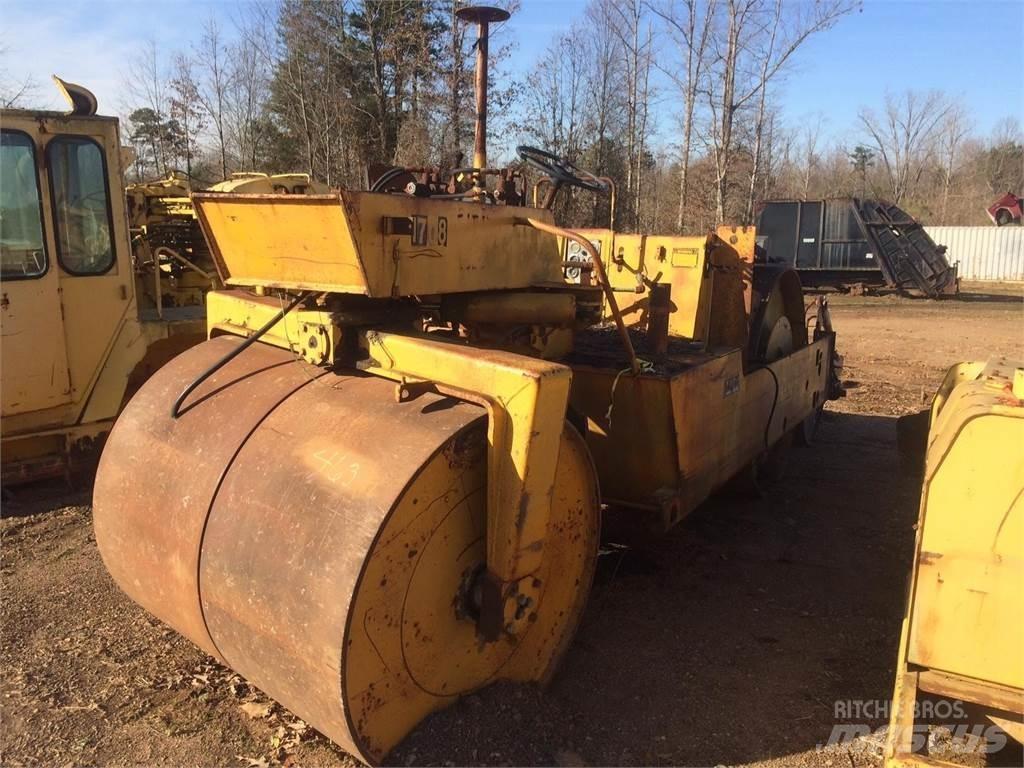 Koehring S812A Egydobos hengerek