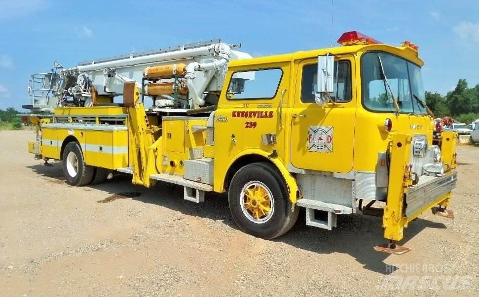 Mack CF685 Tűzoltó